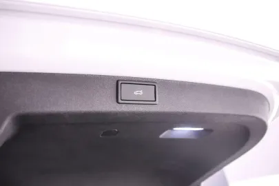 Car image 38