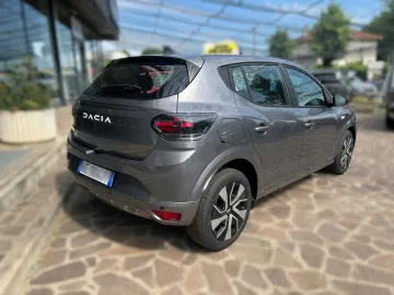 Car image 3