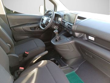 Car image 15