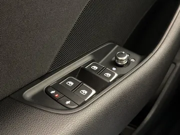 Car image 33