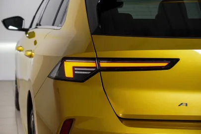 Car image 26
