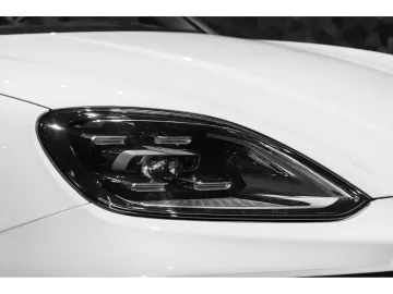 Car image 30