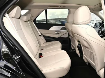 Car image 35