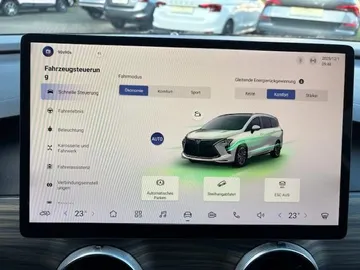 Car image 30