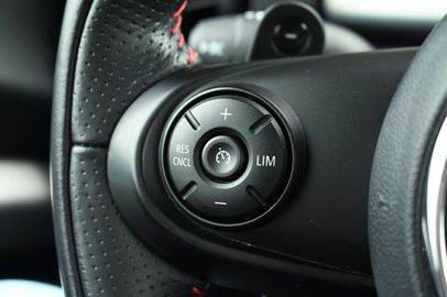 Car image 37