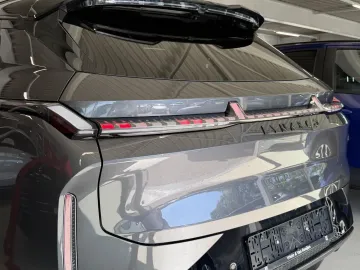 Car image 40