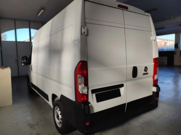 Car image 30