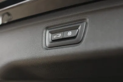 Car image 34