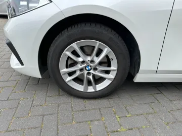 Car image 38