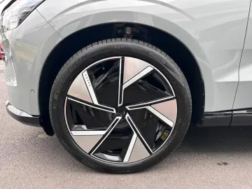 Car image 29