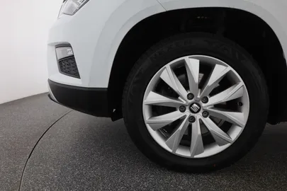 Car image 30