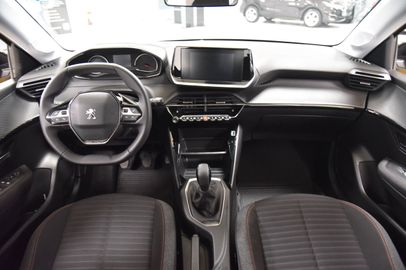 Car image 9