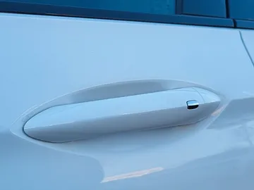 Car image 42