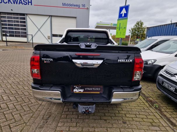 Toyota Hilux D Cab 2.4 4D Professional 110 kW image number 2