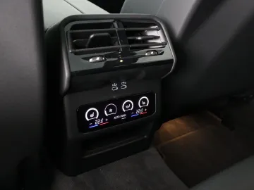 Car image 32