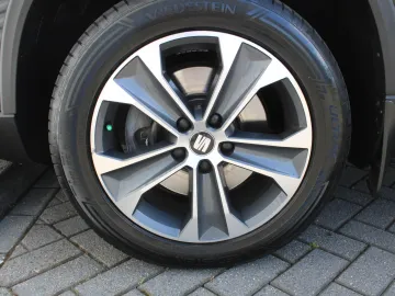 Car image 34