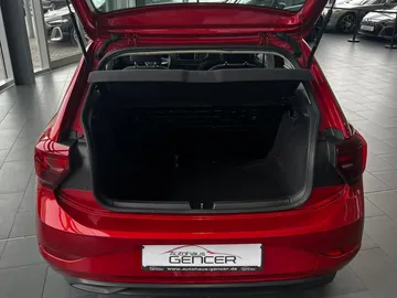 Car image 30
