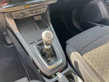 Car image 23