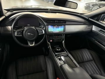 Car image 37