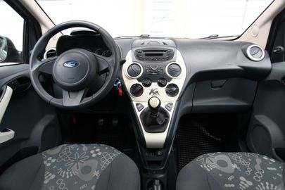 Car image 10