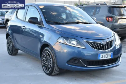 Car image 2