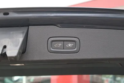 Car image 34