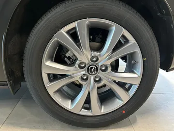 Car image 24