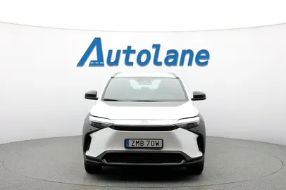 Car image 3