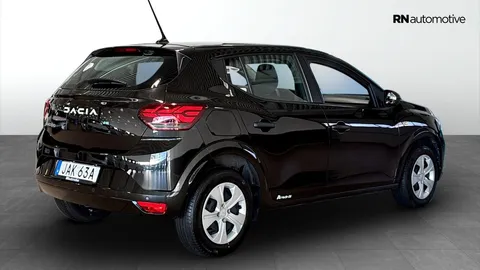 Car image 4