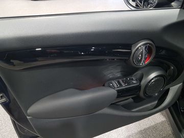 Car image 37