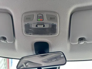 Car image 32