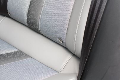 Car image 36