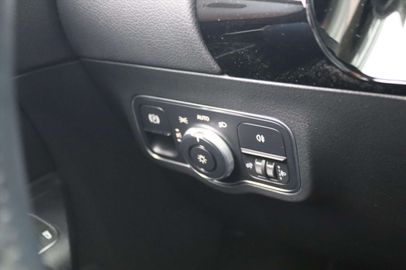 Car image 36