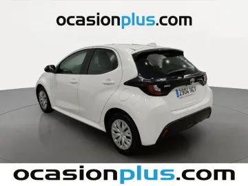 Car image 4