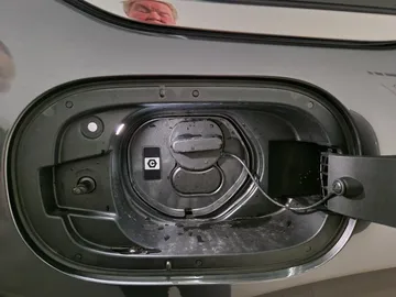 Car image 17