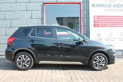 Car image 4