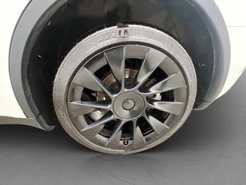Car image 35