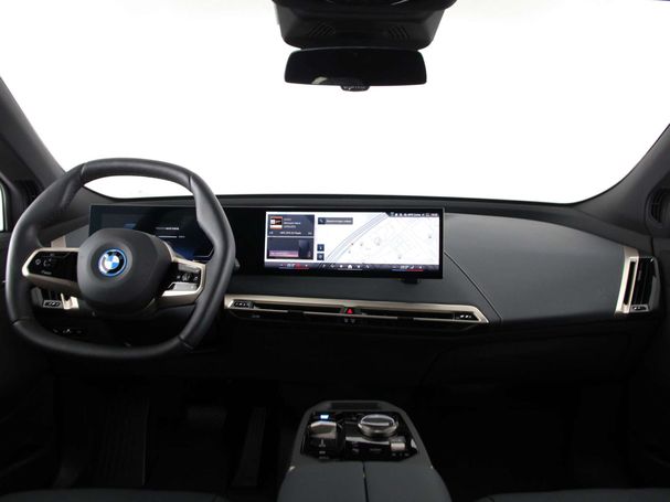 BMW iX xDrive40 240 kW image number 12