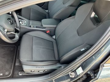 Car image 30