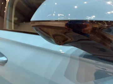 Car image 30