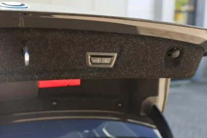 Car image 34