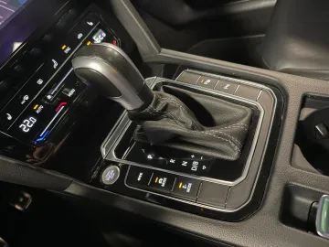 Car image 32