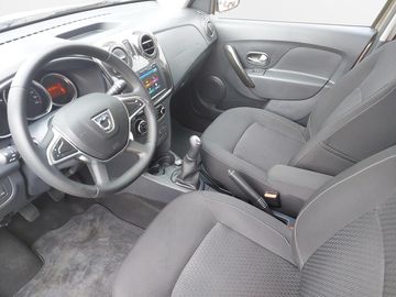 Car image 10