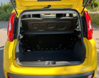 Car image 12