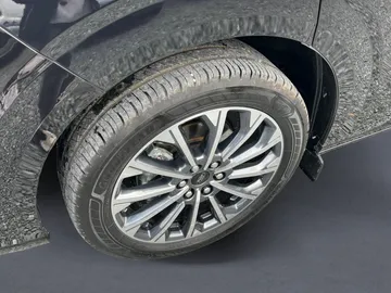 Car image 27