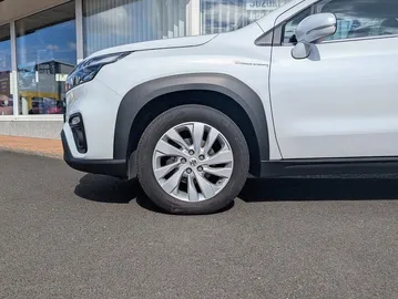 Car image 17