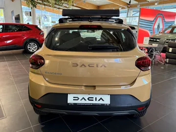 Car image 10