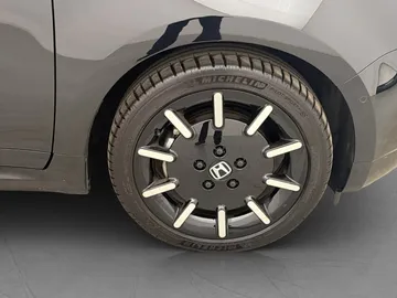 Car image 33
