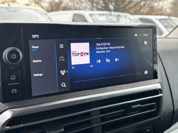 Car image 30