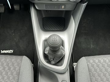 Car image 19